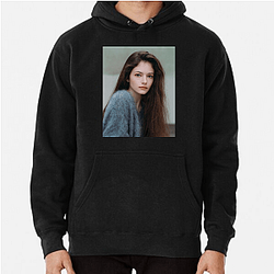 Mackenzie Foy Beauty and Grace Look Mackenzie Foy Hoodies