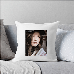 Mackenzie Foy Still Captivating Audiences Design Mackenzie Foy Pillows Cover