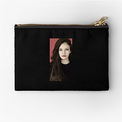 Mackenzie Foy A Star in Her Own Right Style Mackenzie Foy Zipper Pouches