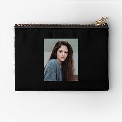 Mackenzie Foy Beauty and Grace Look Mackenzie Foy Zipper Pouches