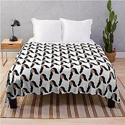 Madison Beer  Throw Blanket