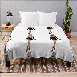 Madison Beer  Throw Blanket