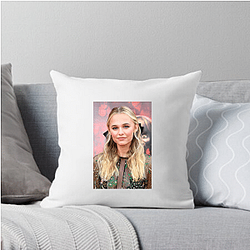 Young Hollywood Talent Madison Iseman Pillows Cover
