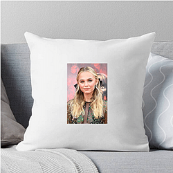 Young Hollywood Talent Madison Iseman Pillows Cover