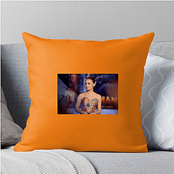 Rising Screen Presence Madison Iseman Pillows Cover