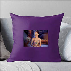 Rising Screen Presence Madison Iseman Pillows Cover