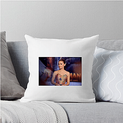 Rising Screen Presence Madison Iseman Pillows Cover