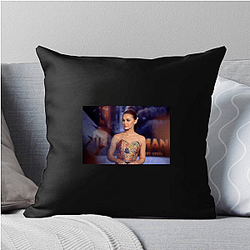 Rising Screen Presence Madison Iseman Pillows Cover