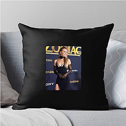 Horror Film Actress Madison Iseman Pillows Cover