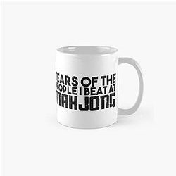 Mahjong player gifts a mug