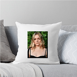 Rising Actor Maisy Stella Pillows Cover