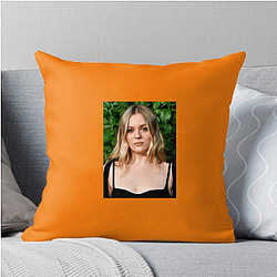 Rising Actor Maisy Stella Pillows Cover