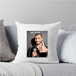 Knockout Artist Makhmud Muradov Pillows Cover