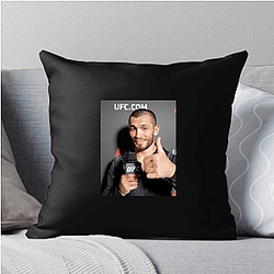 Knockout Artist Makhmud Muradov Pillows Cover