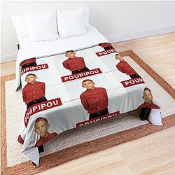 Dewey chanterait dans Malcolm in the Middle Comforter