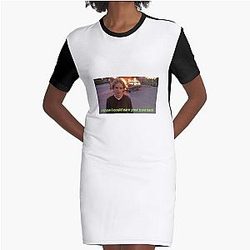 Francis dans la robe du T-shirt moyen