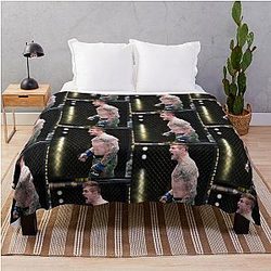 Marvin Vettori T-Shirt Throw Blanket