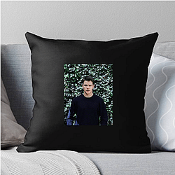 Matt Damon is also a film producer Matt Damon Pillows Cover