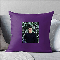Matt Damon is also a film producer Matt Damon Pillows Cover