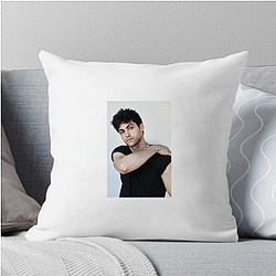 Matthew Daddario is from New York City Matthew Daddario Pillows Cover