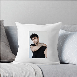 Matthew Daddario is from New York City Matthew Daddario Pillows Cover