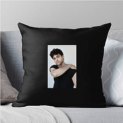 Matthew Daddario is from New York City Matthew Daddario Pillows Cover