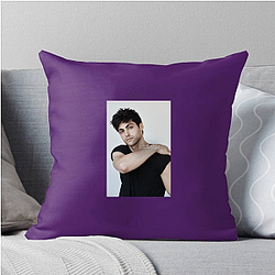 Matthew Daddario is from New York City Matthew Daddario Pillows Cover