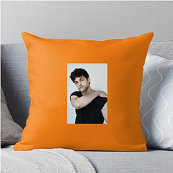 Matthew Daddario is from New York City Matthew Daddario Pillows Cover