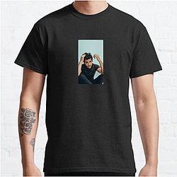 Matthew Daddario is famous for his role in the series Shadowhunters Matthew Daddario T-Shirts