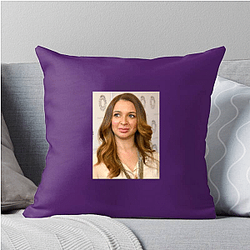Versatile Actress Maya Rudolph Pillows Cover