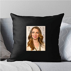 Versatile Actress Maya Rudolph Pillows Cover