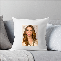 Versatile Actress Maya Rudolph Pillows Cover
