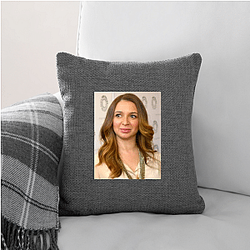 Versatile Actress Maya Rudolph Pillows Cover
