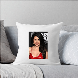 Red Carpet Queen Mikaela Hoover Pillows Cover