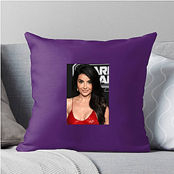 Red Carpet Queen Mikaela Hoover Pillows Cover