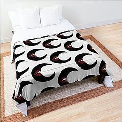 midnight moon lips| Perfect Gift|miley cyrus gift Comforter
