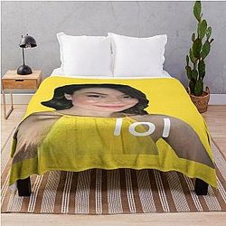 Miranda Cosgrove Throw Blanket