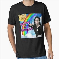 Miranda Cosgrove Nickelodeon Essential T-Shirt