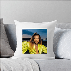 Social Influencer Moghelingz Pillows Cover