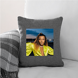 Social Influencer Moghelingz Pillows Cover