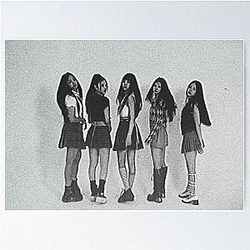 Newjeans black and white glitch ot5 Poster