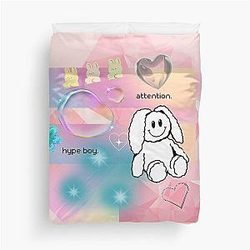 Geïnspireerd door... NewJeans nummers 'Hype Boy' en 'Attentie' Duvet Cover