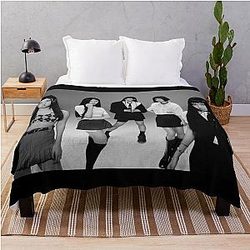 Newjeans black and white cool picture ot5 Throw Blanket