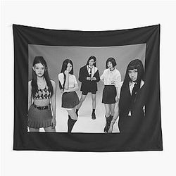 Newjeans black and white cool picture ot5 Tapestry