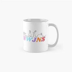NewJeans K-Pop Group, New Jeans Logo en Mascotte Bunny, Kpop NWJNS Merch, Dito Classic Mug