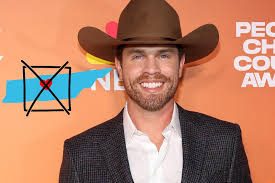 Stand Out with Dustin Lynch Official Merch: A Must for Fans!