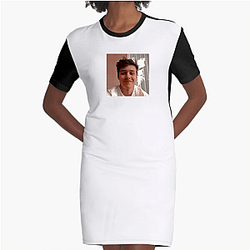Nick Robinson has a versatile acting career Nick Robinson Dresses