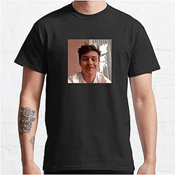 Nick Robinson has a versatile acting career Nick Robinson T-Shirts