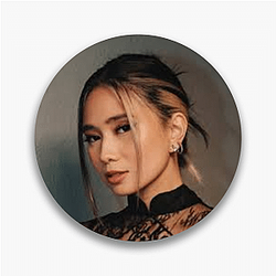 Lyric Storyteller Niki Pins