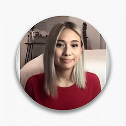 Stage Performer Niki Pins